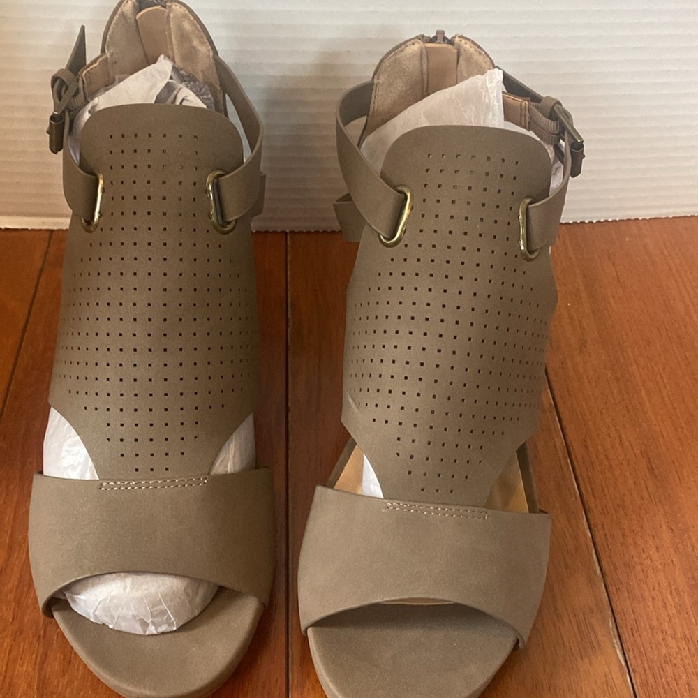 Women’s Market & Spruce Ryann Peep toe leather wedge back zip shoes  sz 9 new - Picture 2 of 8